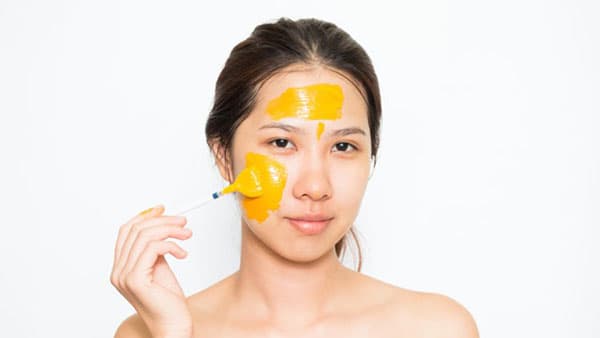 Tinh bột nghệ và công dụng làm giảm thâm hiệu quả mà bạn cần biết.
