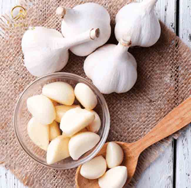 Tỏi giúp loại bỏ độc tố và chữa lành sẹo.