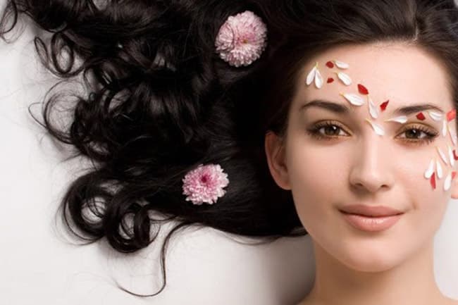 Xu hướng chăm sóc tóc tự nhiên ngày càng được quan tâm.